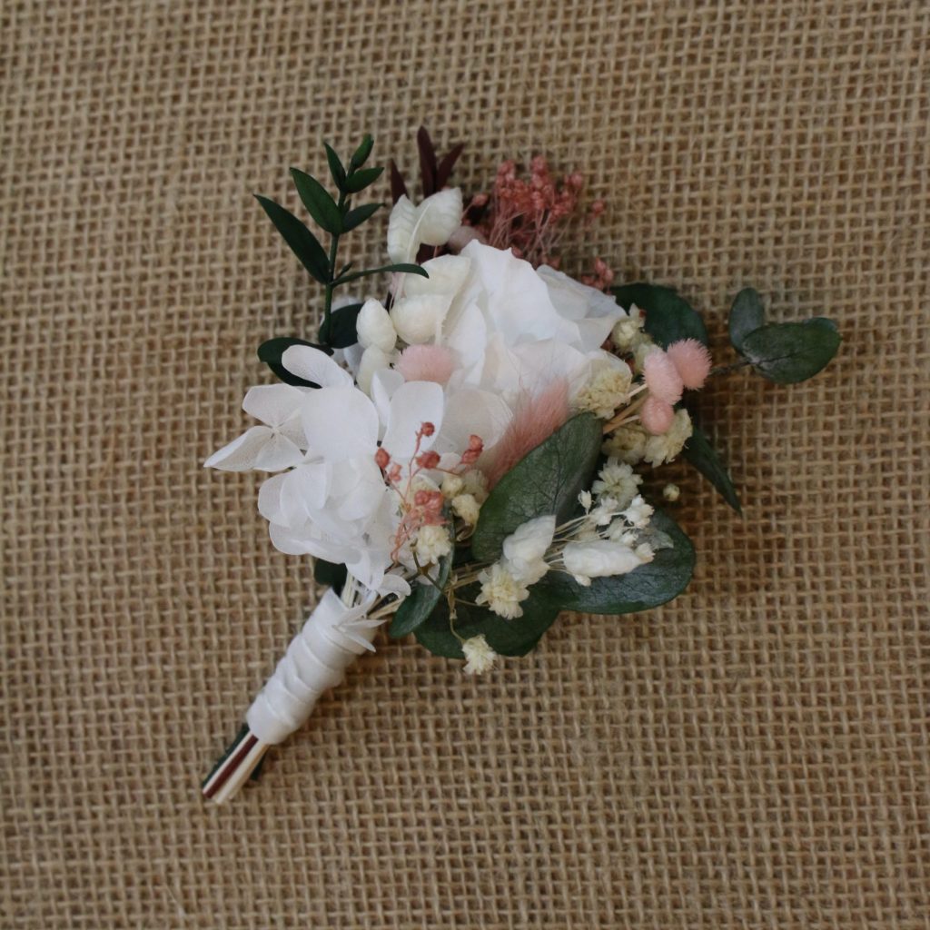 prendido de novio con flores preservadas