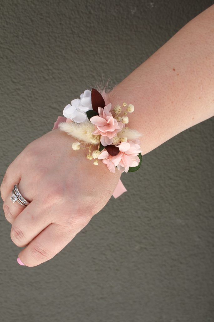 Pulsera con Flores Preservadas – Hecha a Mano